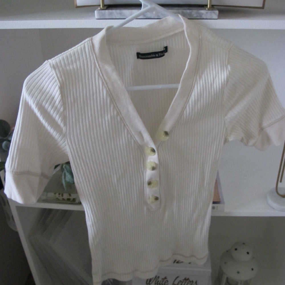 Abercrombie & Fitch Women's Short Sleeve chic staple Shirt top Size S Cream EUC - Picture 5 of 8